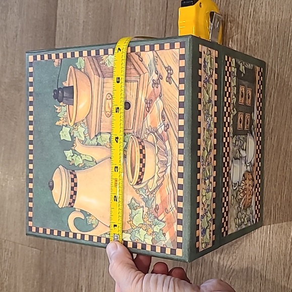 Bobs Primitive Box - Picture 2 of 5